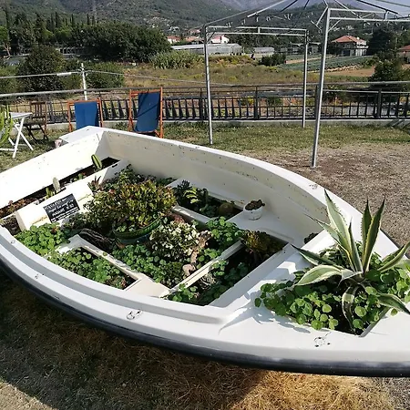 לינה וארוחת בוקר Villamir 3*