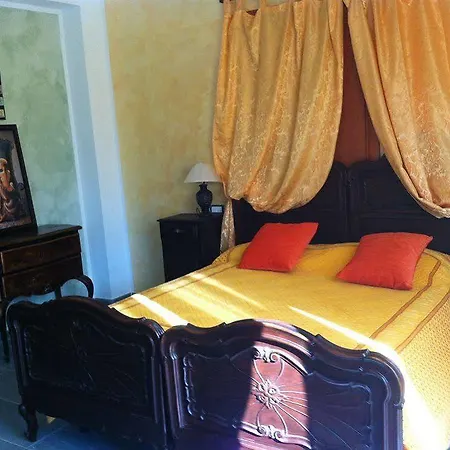 Villamir לינה וארוחת בוקר 3*